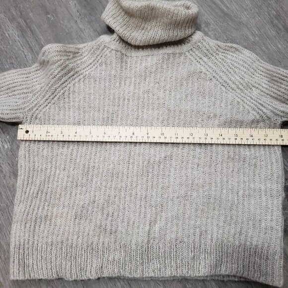 Talula Aritzia Cropped Loose Knit Turtleneck Sweater Mohair Wool Blend Sz XS - Picture 7 of 10
